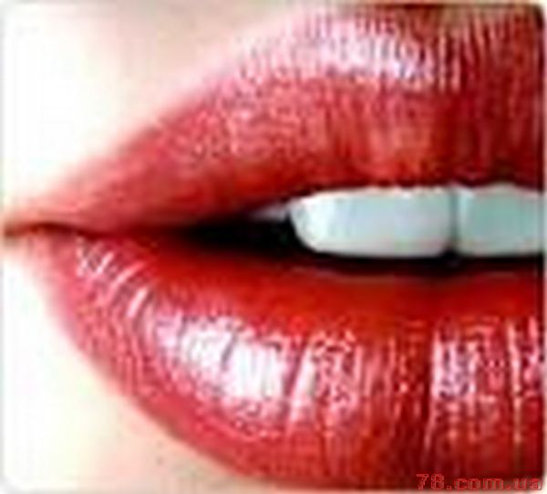 Для чего женщины увеличивают губы?